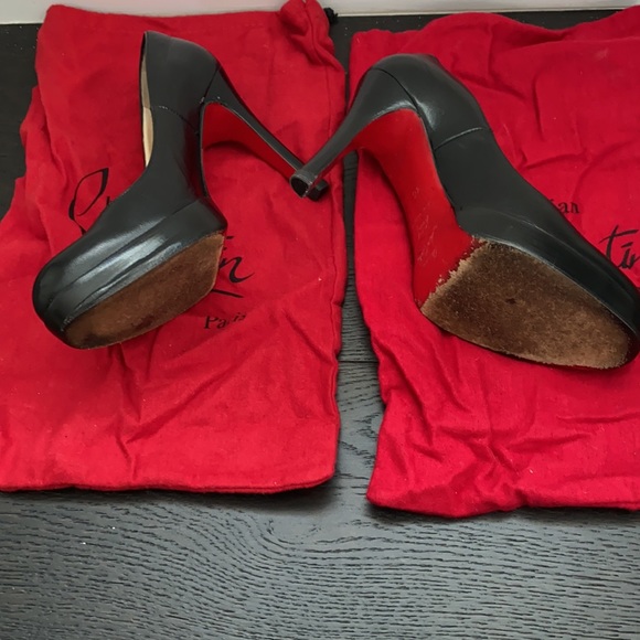 Louboutin Classic Pump - Picture 2 of 2